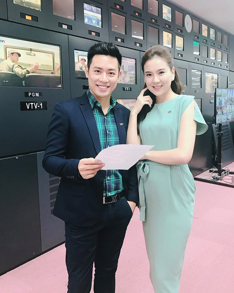 Đốn tim trước nụ cười tỏa nắng của thầy giáo dẫn chương trình VTV kết nối ảnh 6 Đốn tim trước nụ cười tỏa nắng của thầy giáo dẫn chương trình VTV kết nối ảnh 6