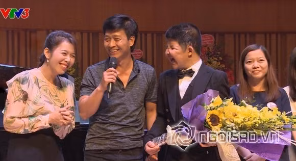 Xúc động hậu trường khi làm chương trình về bố con diễn viên Quốc Tuấn