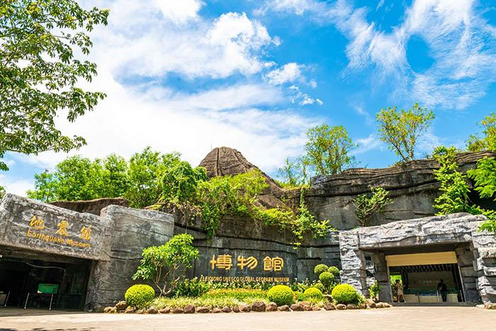 ho nuoc bi an nhat trung quoc noi thuy quai sinh song - 9