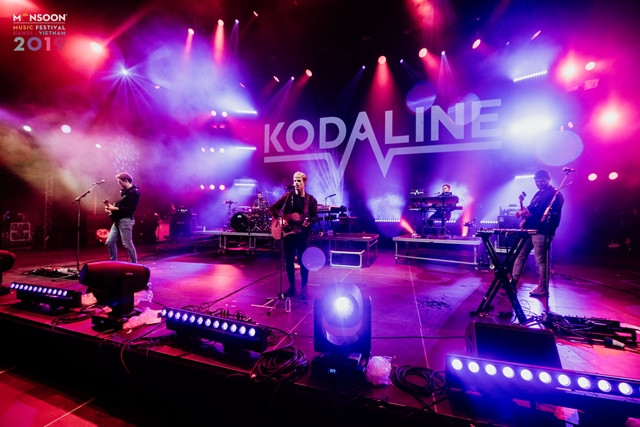 Nhóm nhạc Kodaline đem đến cho khán giả những phút giây cuồng nhiệt cùng âm nhạc. Ảnh: MMF. Nhóm nhạc Kodaline đem đến cho khán giả những phút giây cuồng nhiệt cùng âm nhạc. Ảnh: MMF.
