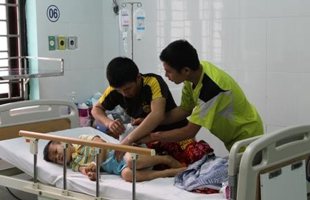 Bé gái tử vong nghi ngộ độc sau khi ăn mì tôm Bé gái tử vong nghi ngộ độc sau khi ăn mì tôm