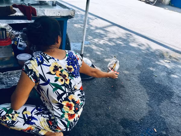 Hiếm muộn 24 năm, vợ chồng Sài Gòn gọi vịt là con, ăn ngủ cùng