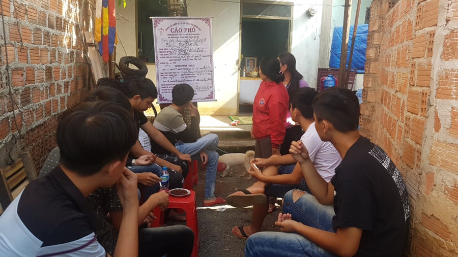 Gia đình tổ chức tang lễ cho nạn nhân. 