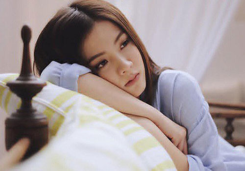 Bước vào căn phòng trọ con gái đã thấy mùi lạ sau tấm rèm mỏng, bà mẹ ngất xỉu ngay tại chỗ khi biết thứ bên trong