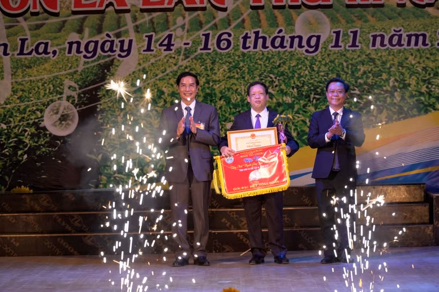 BTC trao giải đặc biệt BTC trao giải đặc biệt