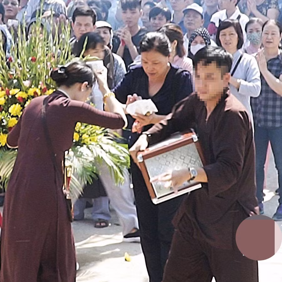 sot sang giup viec chua, nam thanh nien om hom cong duc mat tich hinh anh 2