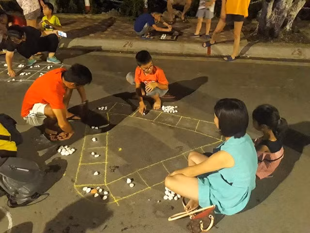 Trò chơi ô ăn quan giúp trẻ phát triển tư duy khoa học tính toán