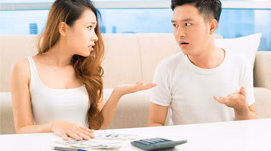 Tuyệt chiêu để chồng tự giác đưa tiền cho vợ - Ảnh 2.