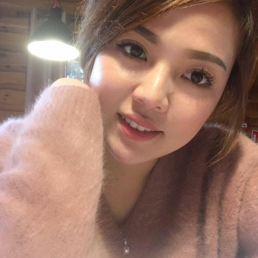 Nhìn người phụ nữ xinh đẹp, mong manh này, ai nghĩ rằng cô đã từng đối mặt với nhiều sóng gió trong cuộc sống Cuộc sống của mẹ đơn thân Việt kiều sau ly hôn vì chồng ngoại tình