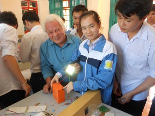 TS Nghiêm Vũ Khải cho rằng cần, đưa kiến thức về năng lượng mới và cách sử dụng vào học đường
