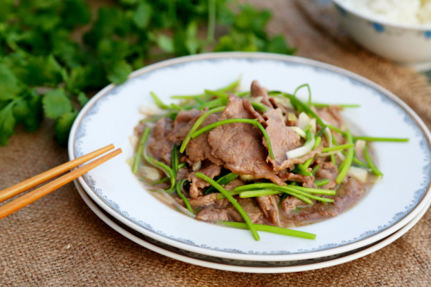 Mách nhỏ mẹ đảm công thức làm thịt bò xào mềm thơm, ngon ngây ngất ai ăn cũng nghiền ảnh 1 Mách nhỏ mẹ đảm công thức làm thịt bò xào mềm thơm, ngon ngây ngất ai ăn cũng nghiền 0