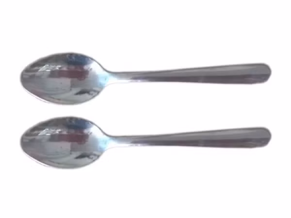 Kiên Giang: Nôn ói vì nuốt 2 thìa inox vào bụng ảnh 1