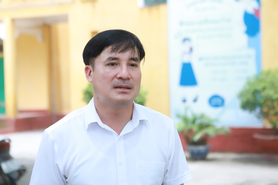 Thầy Lê Văn Chương - Hiệu trưởng Trường THCS Giao Yến. Ảnh: Đình Tuệ. Thầy Lê Văn Chương - Hiệu trưởng Trường THCS Giao Yến. Ảnh: Đình Tuệ.