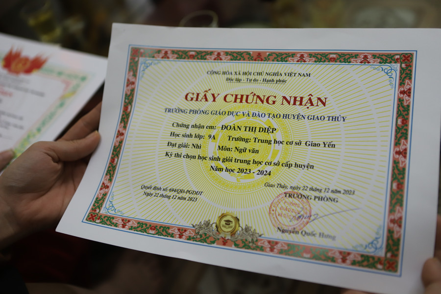 Năm học 2023-2024, nữ sinh Đoàn Thị Diệp được nhà trường khen thưởng danh hiệu Học sinh giỏi; Phòng GD&ĐT huyện Giao Thủy chứng nhận đạt giải Nhì kỳ thi học sinh giỏi cấp huyện môn Ngữ văn. Năm học 2023-2024, nữ sinh Đoàn Thị Diệp được nhà trường khen thưởng danh hiệu Học sinh giỏi; Phòng GD&ĐT huyện Giao Thủy chứng nhận đạt giải Nhì kỳ thi học sinh giỏi cấp huyện môn Ngữ văn.