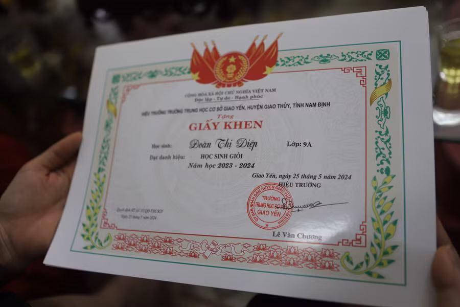 Năm học 2023-2024, nữ sinh Đoàn Thị Diệp được nhà trường khen thưởng danh hiệu Học sinh giỏi; Phòng GD&amp;ĐT huyện Giao Thủy chứng nhận đạt giải Nhì kỳ thi học sinh giỏi cấp huyện môn Ngữ văn.