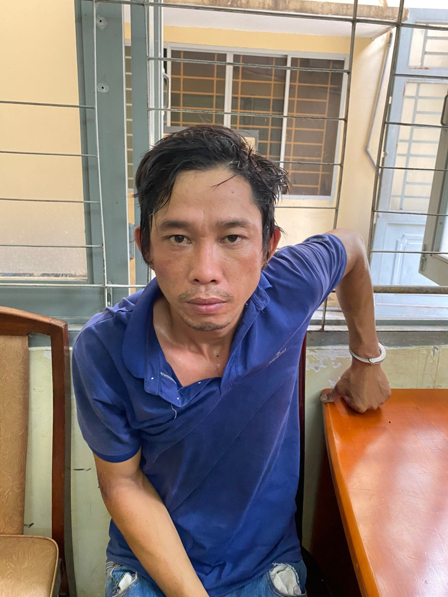 Đối tượng Nghĩa tại cơ quan công an. Đối tượng Nghĩa tại cơ quan công an.