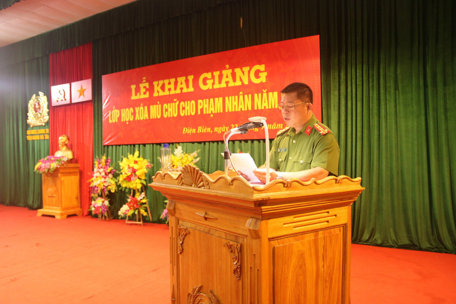 Đại tá Vũ Thế Chuyền, Giám thị Trại giam Nà Tấu phát biểu. Đại tá Vũ Thế Chuyền, Giám thị Trại giam Nà Tấu phát biểu.