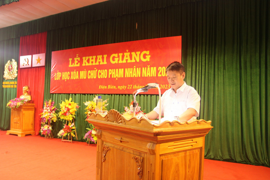 Ông Lê Quang Vinh, Phó Giám đốc Sở GD&ĐT phát biểu. Ông Lê Quang Vinh, Phó Giám đốc Sở GD&ĐT phát biểu.