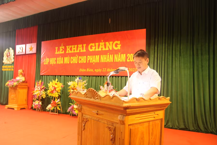 Ông Lê Quang Vinh, Phó Giám đốc Sở GD&amp;ĐT phát biểu.