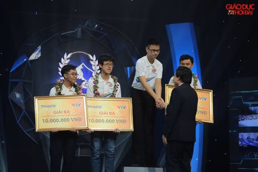 Cuộc thi chung kết năm Đường lên đỉnh Olympia 2019 thật sự gay cấn ở phần về đích khi mà Thế Trung và Hải Đăng có thời điểm cùng đạt 215 điểm.