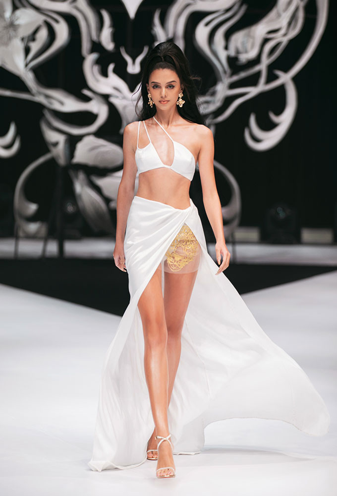 Vợ Bùi Tiến Dũng diện bikini khoét hông cao cực gợi cảm ảnh 3 Vợ Bùi Tiến Dũng diện bikini khoét hông cao cực gợi cảm ảnh 3