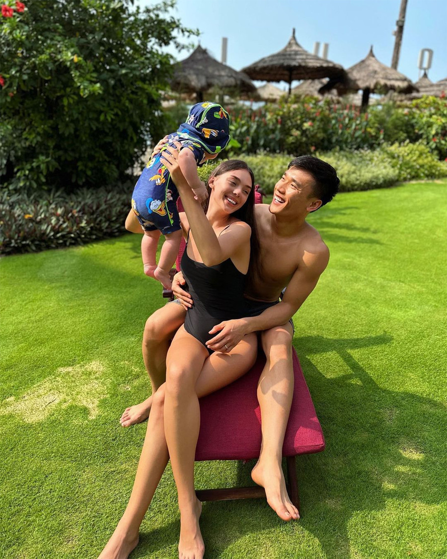 Vợ Bùi Tiến Dũng diện bikini khoét hông cao cực gợi cảm ảnh 5 Vợ Bùi Tiến Dũng diện bikini khoét hông cao cực gợi cảm ảnh 5