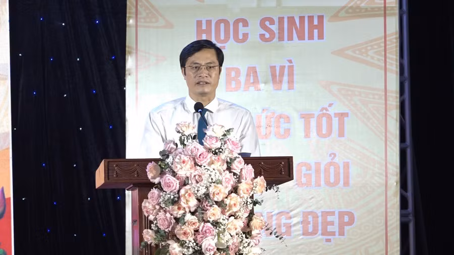 Ông Phùng Ngọc Oanh - Trưởng Phòng GD&amp;ĐT Ba Vì phát biểu tóm tắt về việc thực hiện nhiệm vụ năm học 2022-2023.