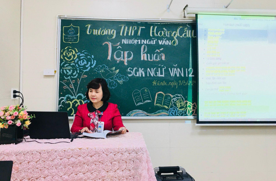 Cô Lưu Thị Lập - Hiệu trưởng Trường THPT Hoàng Cầu. Cô Lưu Thị Lập - Hiệu trưởng Trường THPT Hoàng Cầu.