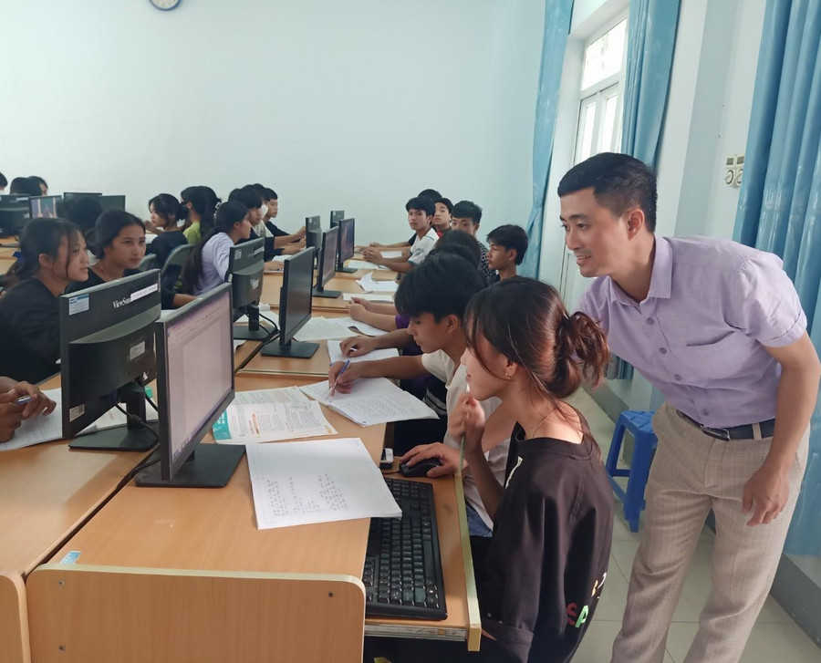 Tiết Tin học của học sinh trường THPT Nậm Nhùn. Tiết Tin học của học sinh trường THPT Nậm Nhùn.
