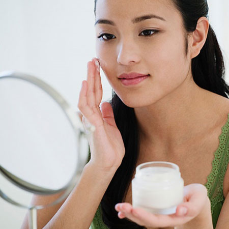 dưỡng ẩm giúp làn da mịn màng trong mùa đông lan da min mang, duong am giup lan da min mang trong mua dong