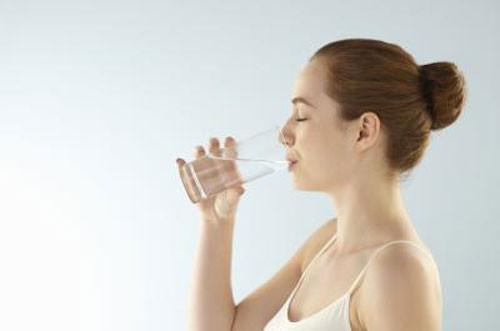 Nước tinh khiết là một nguồn quan trọng mà con người không thể sống thiếu nó. Nước tinh khiết là một nguồn quan trọng mà con người không thể sống thiếu nó.
