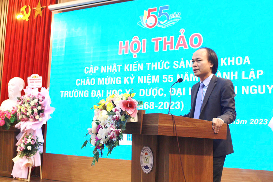 PGS.TS Nguyễn Tiến Dũng, Bí thư Đảng ủy, Hiệu trưởng trường Đại học Y - Dược (ĐH Thái Nguyên) phát biểu tại Hội thảo.