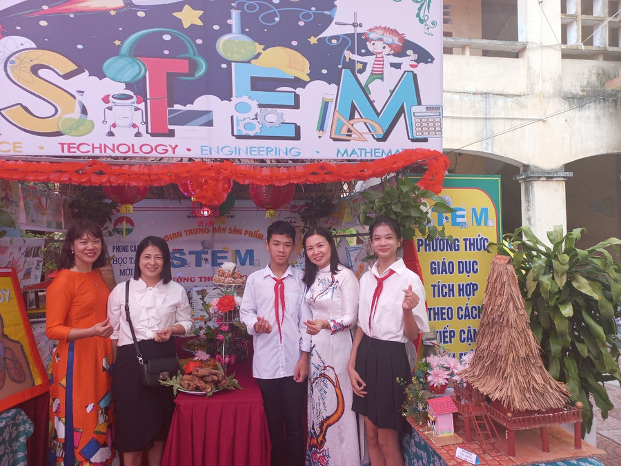 Sản phẩm STEM của đội thi đến từ Trường THCS Đồng Thái. Sản phẩm STEM của đội thi đến từ Trường THCS Đồng Thái.