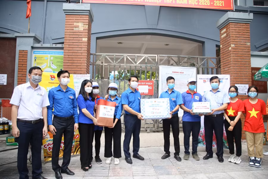 Giao lưu trực tuyến “Thanh niên tình nguyện đồng hành cùng kỳ thi đặc biệt”