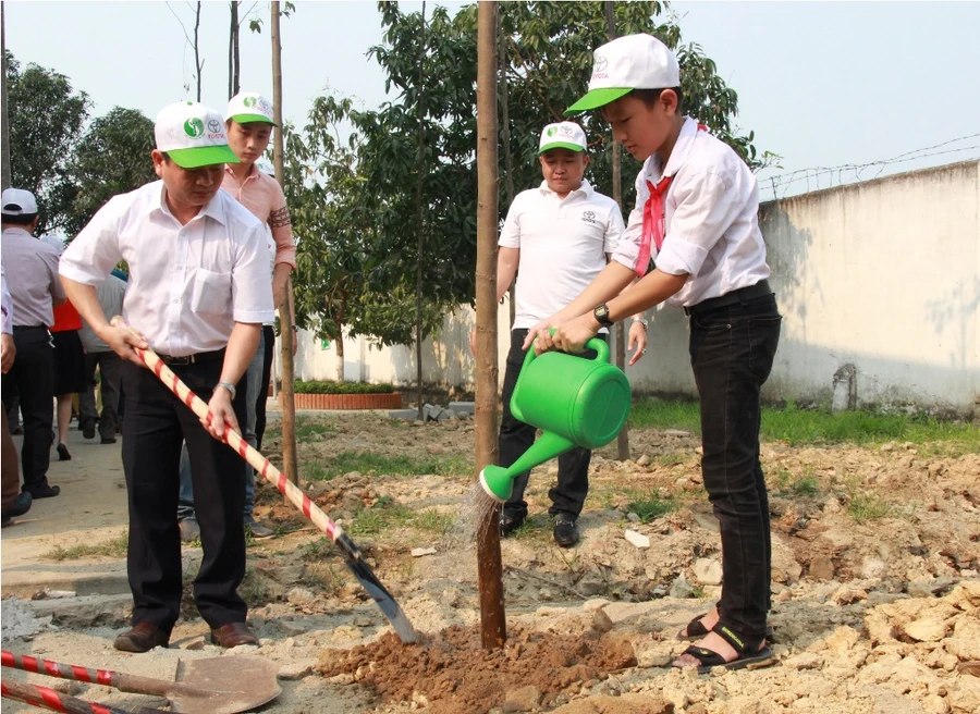 Nghệ An: Chung tay xanh hóa học đường 