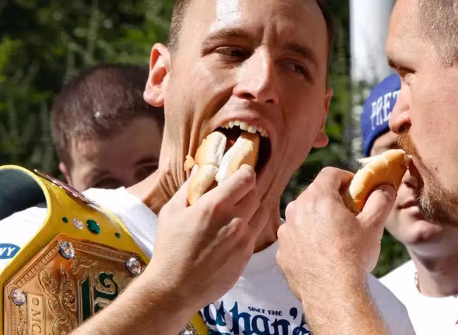 Đây là lý do bánh mì kẹp xúc xích lại có cái tên kỳ lạ: “hot dog” 