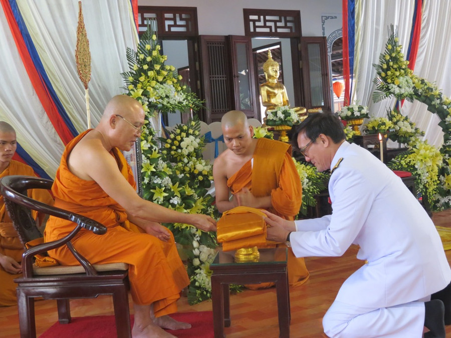 Thượng tọa Thượng tọa Pháp Tông đã được tân Quốc vương Mahā Vajiralongkorn (tức Rāma X) thành kính dâng cúng tước vị Chao Khun