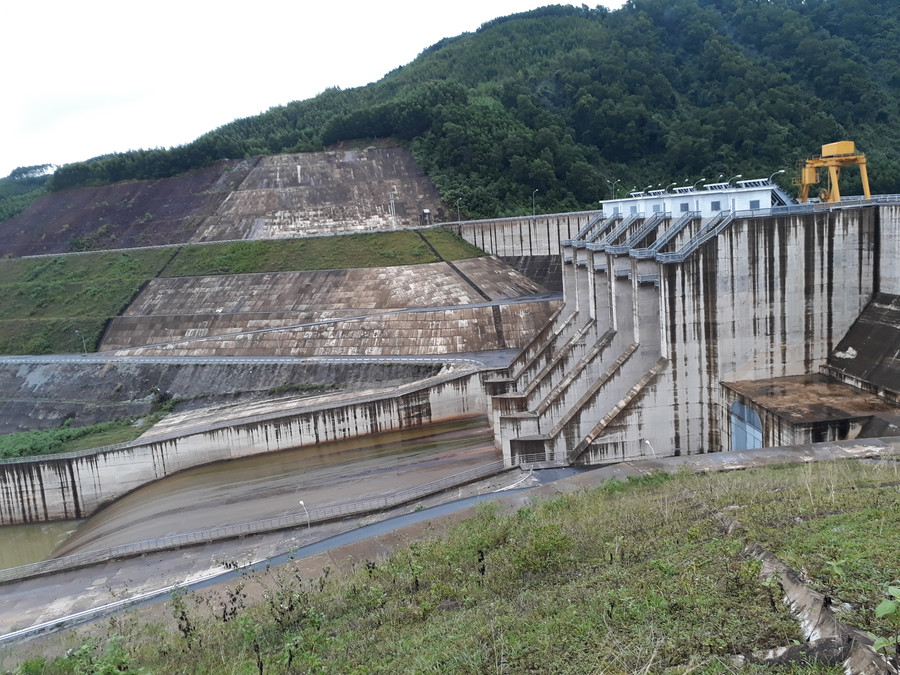 Các hồ thủy điện ở tỉnh Thừa Thiên Huế đã nhận lệnh vận hành điều tiết nước về hạ du với lưu lượng tăng dần