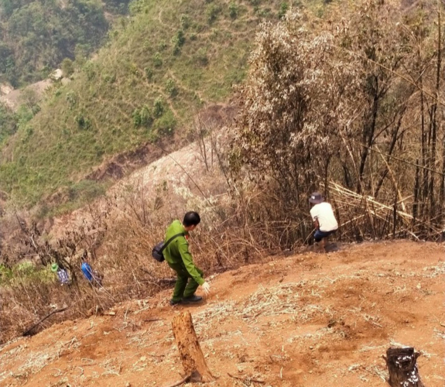 Lực lượng chức năng tiếp cận hiện trường. Lực lượng chức năng tiếp cận hiện trường.