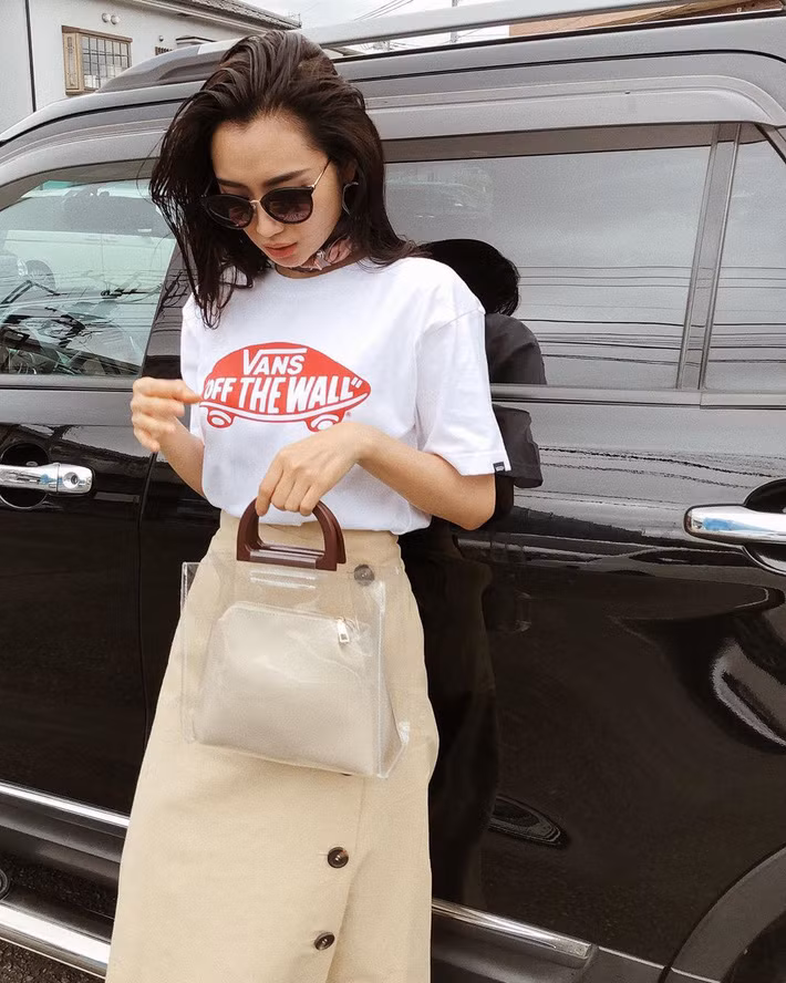 Tranh thủ trời mát, học ngay theo 12 set đồ đơn giản này để khỏi phải nghĩ nhiều hàng ngày - Ảnh 6.