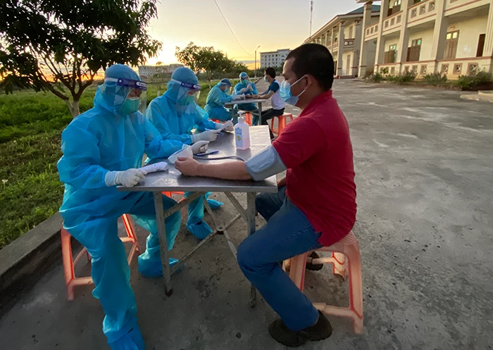 Sơn La tăng cường kiểm tra, rà soát những người có nguy cơ lây nhiễm bệnh.