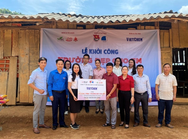 Huy động nguồn lực xã hội hoá để đầu tư cơ sở vật chất.