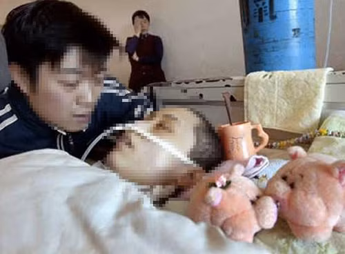 Vợ đang sống thực vật bỗng có thai, chồng quyết giữ con và cái kết bất ngờ