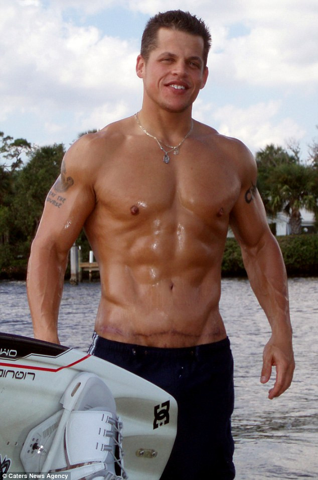 Chàng béo biến thành hot boy 6 múi quyến rũ sau khi giảm 85kg chỉ trong 10 tháng - Ảnh 3. Chàng béo biến thành hot boy 6 múi quyến rũ sau khi giảm 85kg chỉ trong 10 tháng - Ảnh 3.