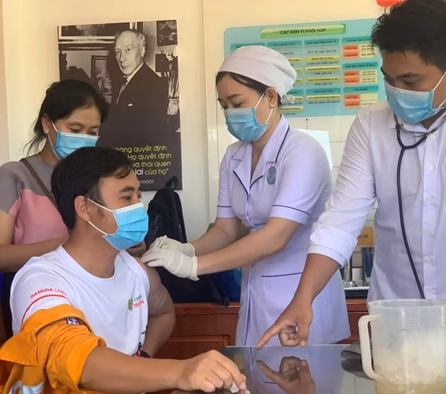 KCM là một trong những đơn vị đi đầu thực hiện tiêm phòng dịch cho NLĐ