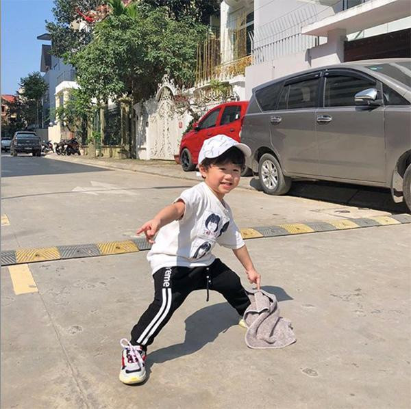 noi chang ngoa, cac co chu cung phai xach dep chay theo phong cach cua 5 nhoc ti nay - 6