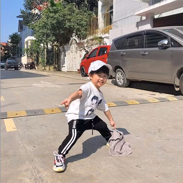 noi chang ngoa, cac co chu cung phai xach dep chay theo phong cach cua 5 nhoc ti nay - 6