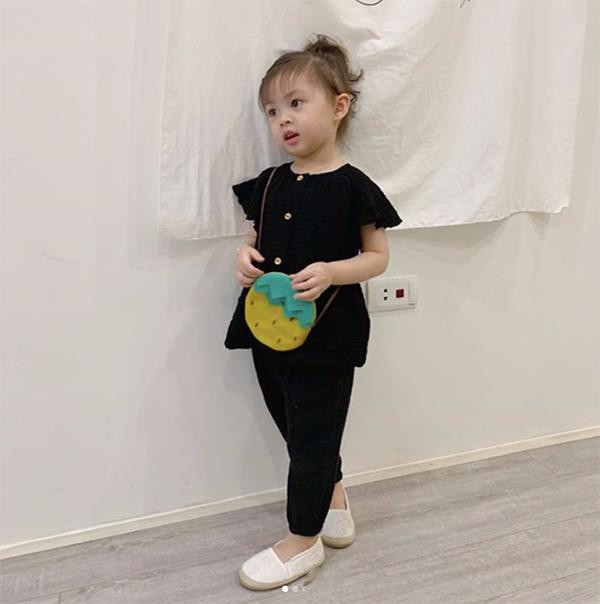 noi chang ngoa, cac co chu cung phai xach dep chay theo phong cach cua 5 nhoc ti nay - 16