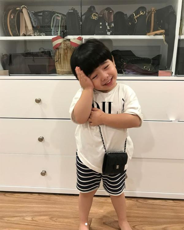 noi chang ngoa, cac co chu cung phai xach dep chay theo phong cach cua 5 nhoc ti nay - 2