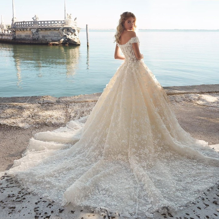 Loạt váy cưới đẹp như cổ tích này cô nàng nào chẳng muốn diện trong ngày trọng đại đời mình